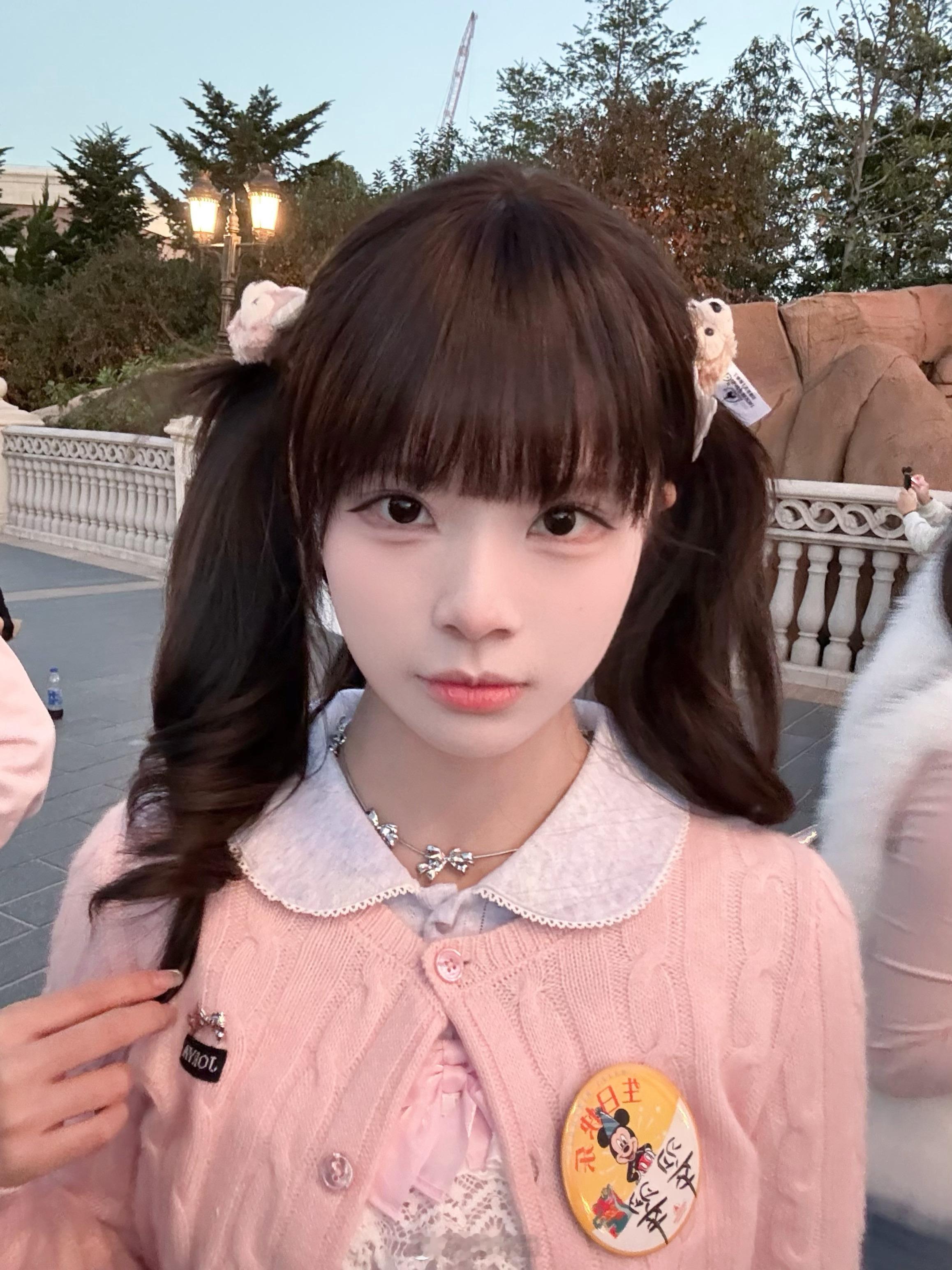 赶在今天最后时刻开心一下🎂👭收到了大家的祝福～非常谢谢！还有美图视频