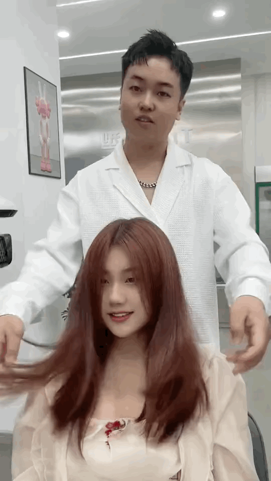 图一：妹子说明天我多带几个人来，你也喊上几个人吧，免得到时候说我们欺负你。
图二