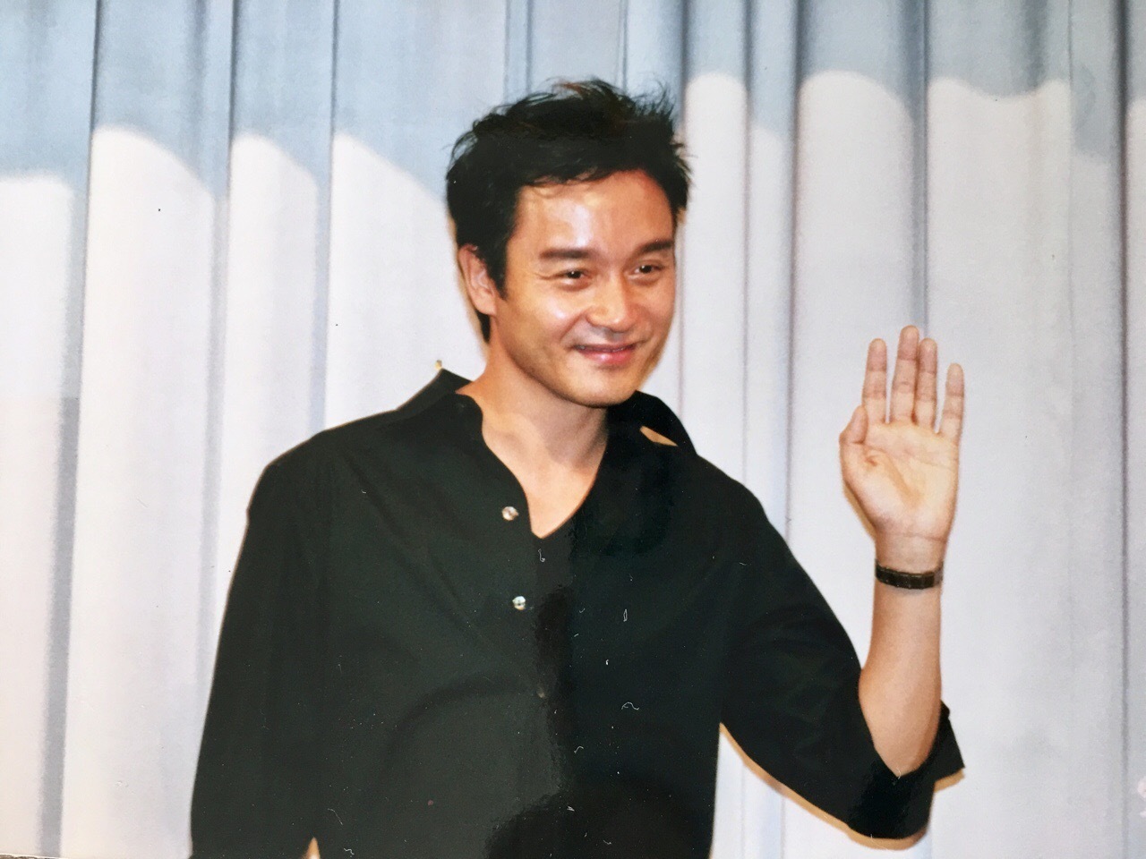 张国荣 2001年6月5日张国荣出席《恋战冲绳》记者会 