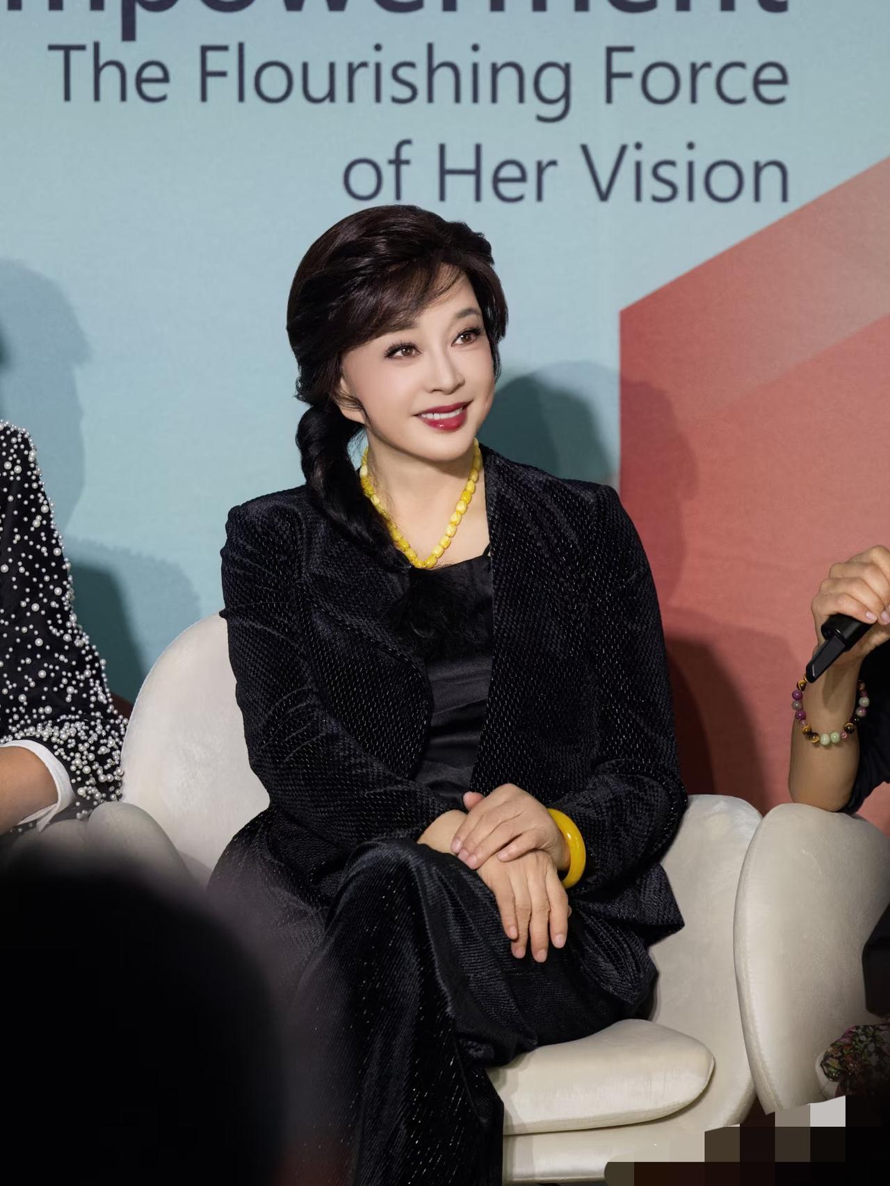 说实话，
我一点不羡慕刘晓庆有8个男朋友，
我唯一羡慕的就是她75岁了，竟然还能