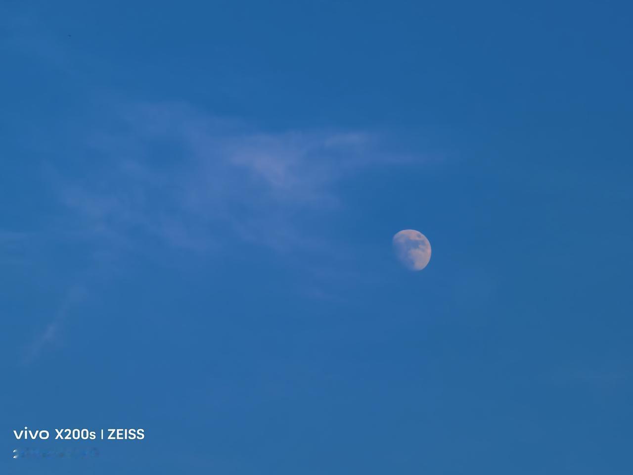 交换一张你最近拍的天空明月白天欣赏大地之美。