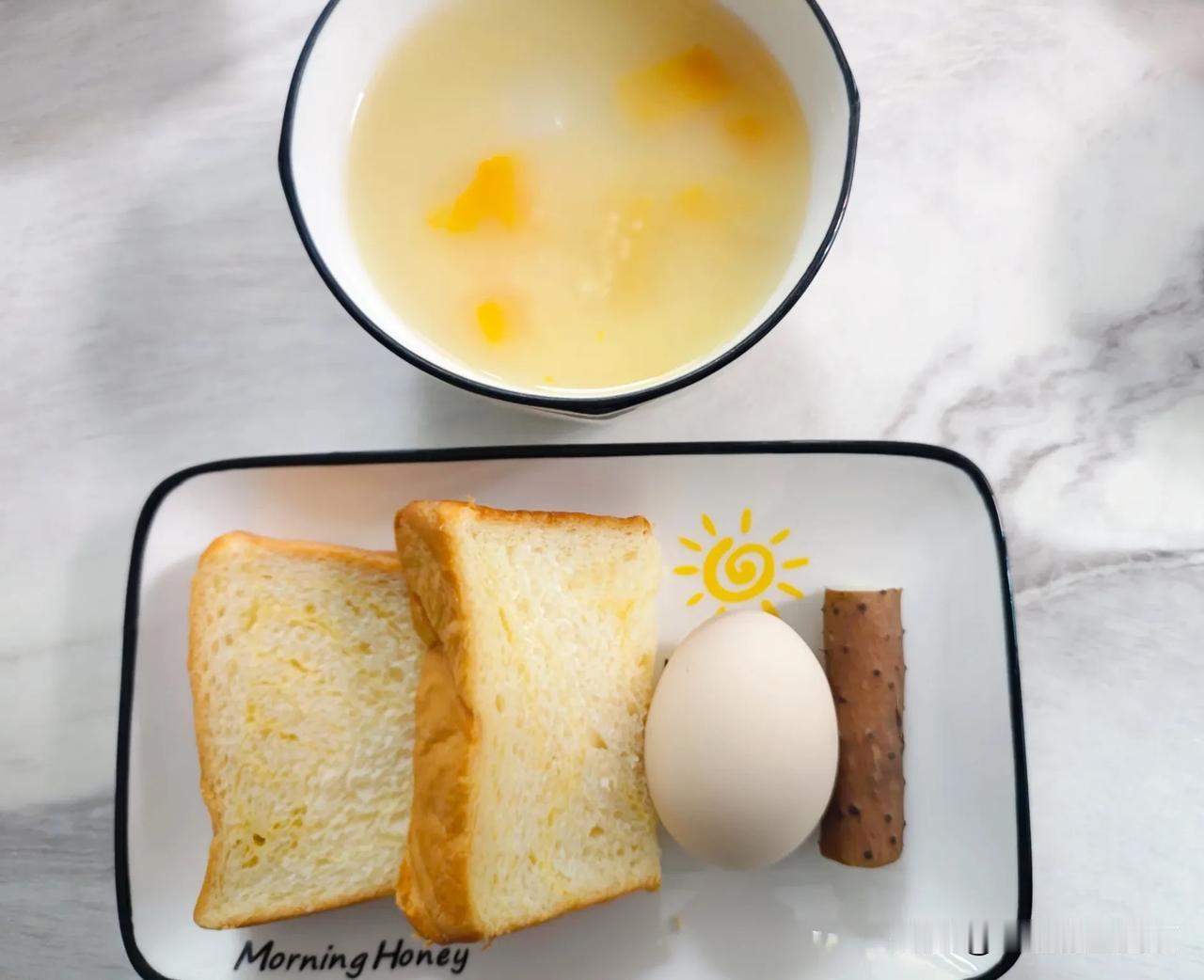 #一人食吃什么#小米南瓜粥，煮鸡蛋，山药，厚面包片，一片不够两片。
早上好，
开
