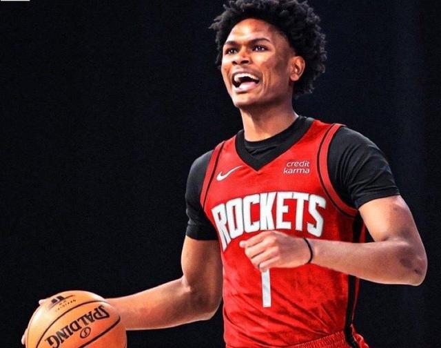 火箭的未来核心 是谁呢？其实火箭的未来核心是阿门，乌度卡让阿门打控卫，就是希望他