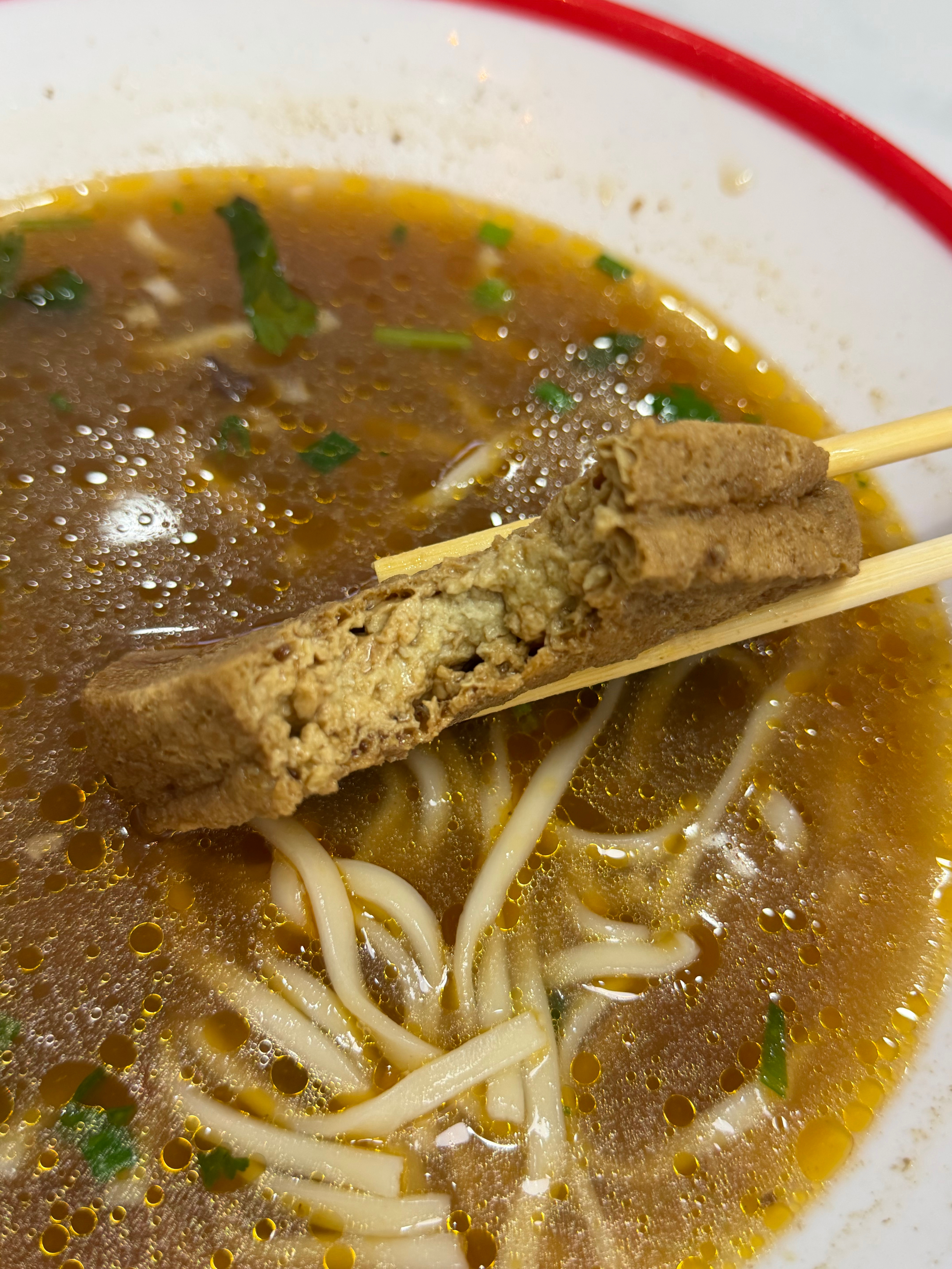 这是上海特别的食物吗？ “素鸡”我一度以为是鸡肉才三块钱很便宜本质上就是都干的变