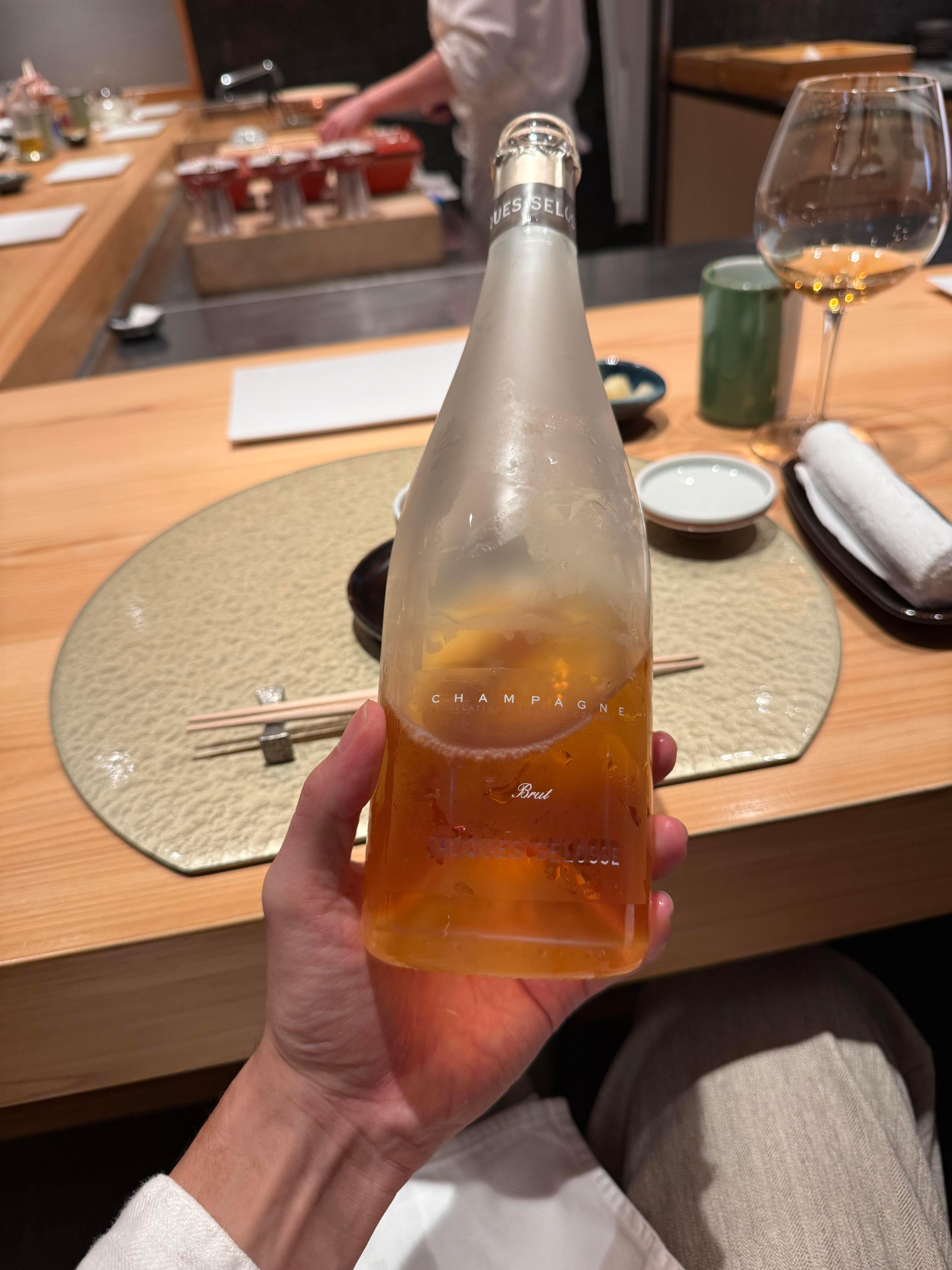 那咋了,姐一不赌,二不嫖,就爱喝点,又不是十恶不赦的事,有的时候我在想要是没点爱