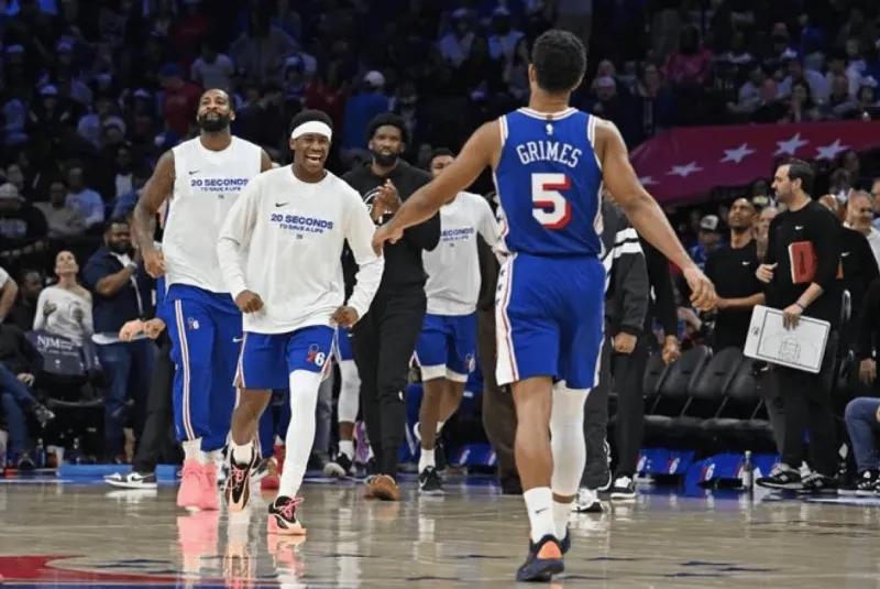 当乔治、恩比德和马克西缺席时，76人取得3胜3负场均109.7分
03月19日讯