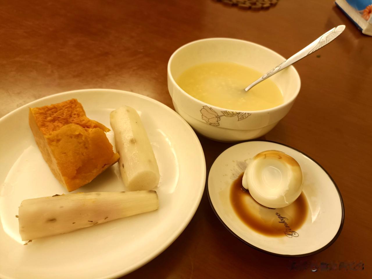 豆包看诊
一段时间以来，我经常会感觉到口舌燥热，以为是体热上火，街道体检时让中医
