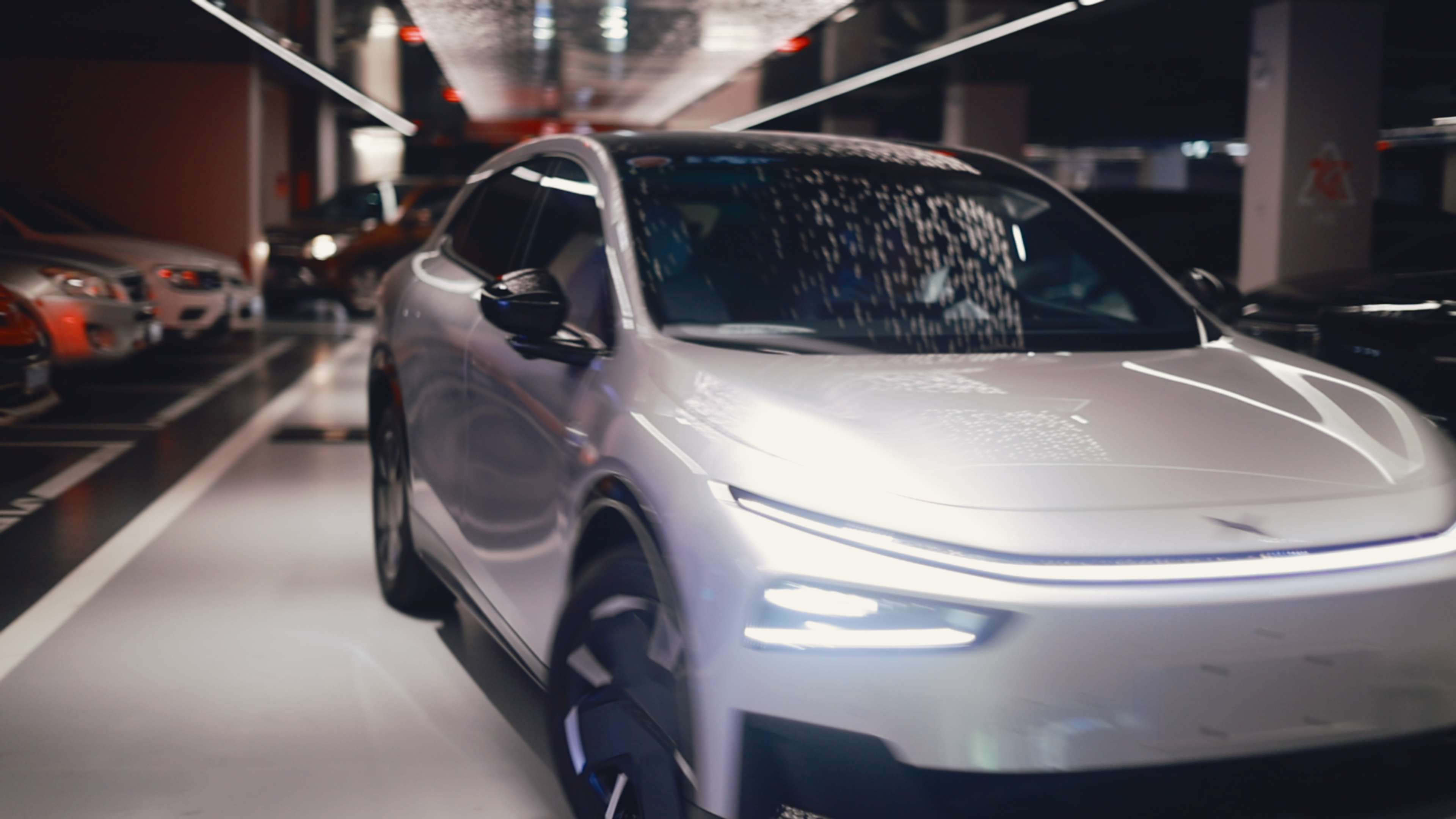 周末加班补拍一些镜头，越发感慨小鹏G7超级增程很适合三口之家。底盘滤震、隔音、空