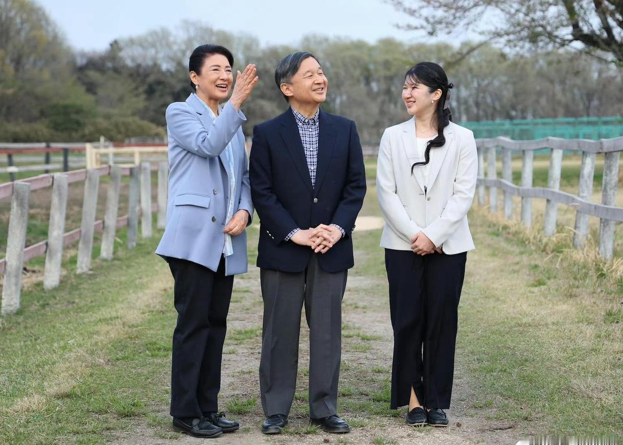 日本修法规定，皇族养子有继承权，女性婚后可保留皇籍。 ​​​