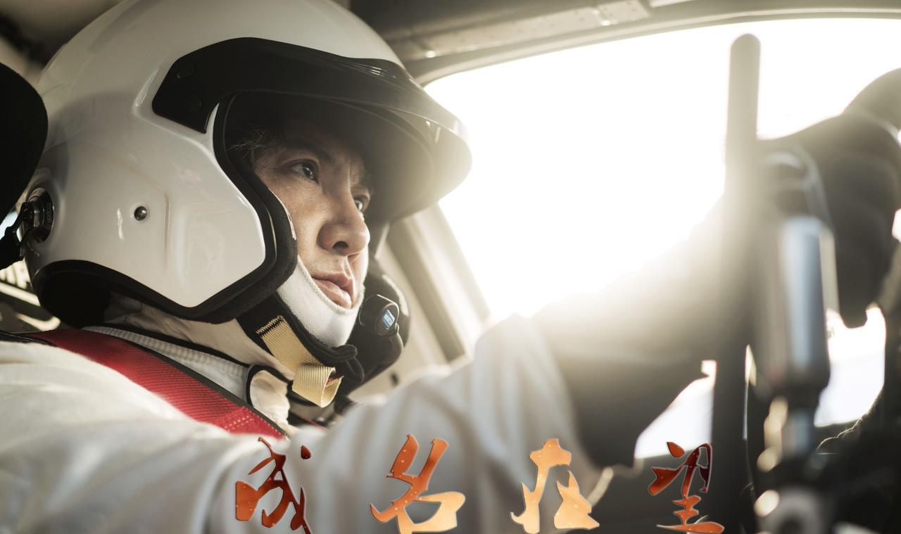 谁能想到，沈腾票房破400亿，春晚一个口误霸屏热搜，却被贾玲半路“截胡”了春节档