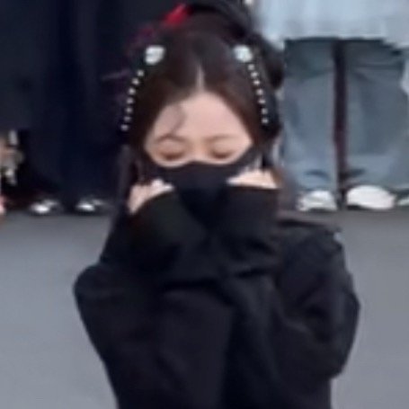 啊啊啊萌得我吱哇乱叫她一个小宝宝啊 