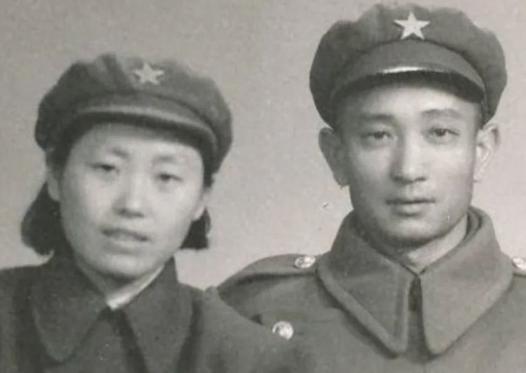 1949年的一天，第22军军长孙继先的女儿在门口玩耍，1个男人跑上前来，当即，男
