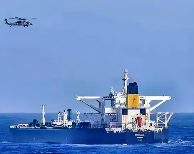 美军拦截了中国驶向伊朗的船只！最让人担心的一天还是来了！自从美国宣布封锁霍尔木兹