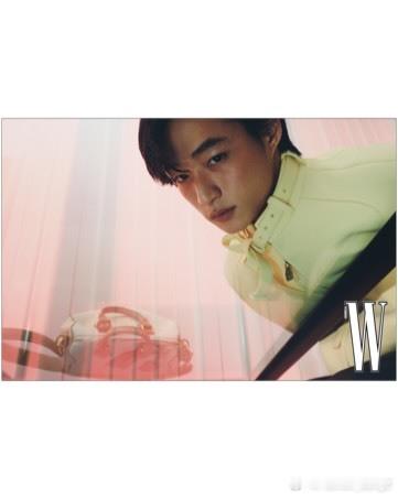 中国台湾模特 Nah 出镜 W Korea 时装大片，演绎 LOUIS VUIT