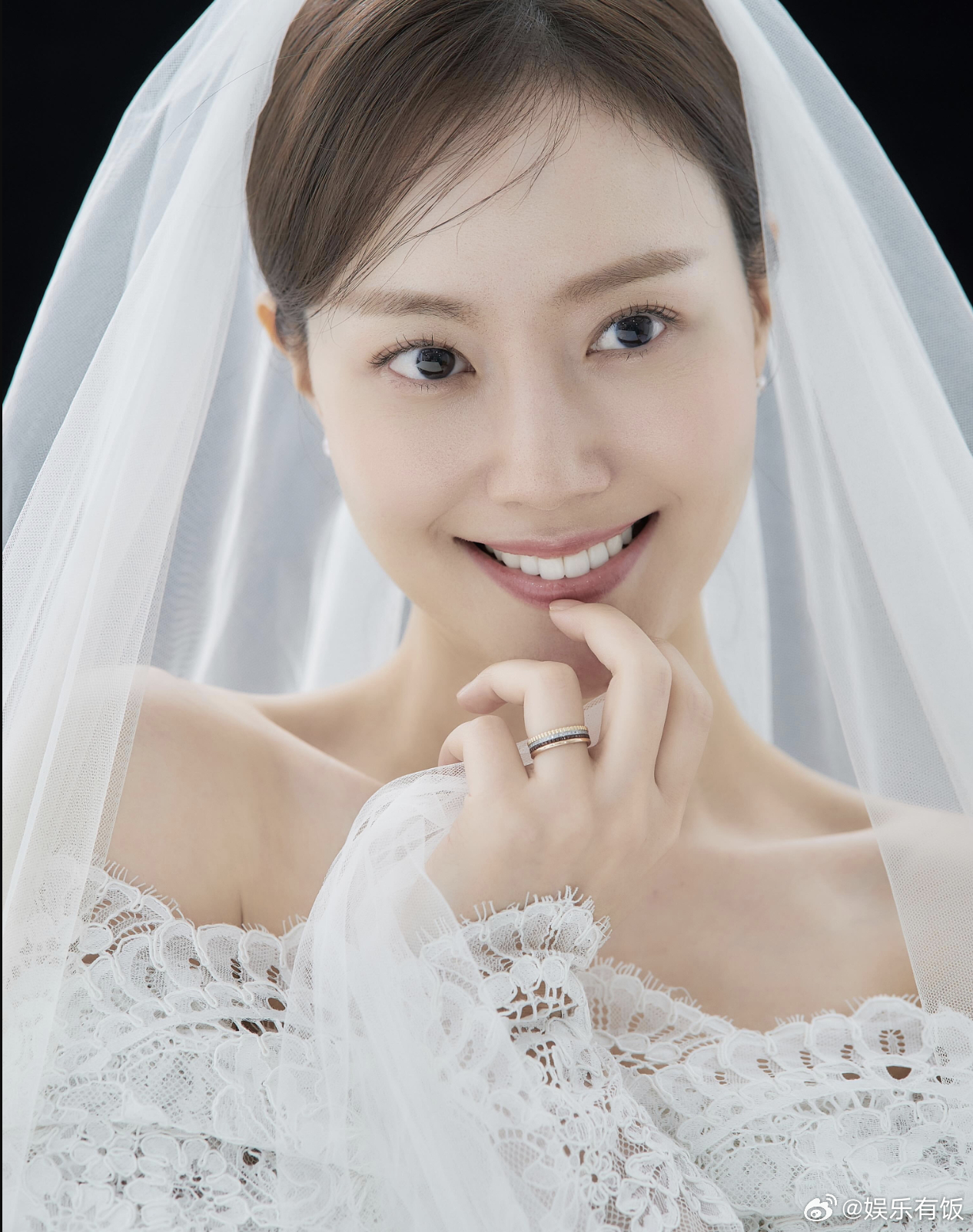 文彩元6月28日举行婚礼文彩元回应新郎身份 据韩媒，6月28日下午，文彩元将在首