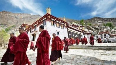 西藏的问题，唐朝整不明白，元朝整不明白，明朝也整不明白，但是硬是让清朝给整明白了