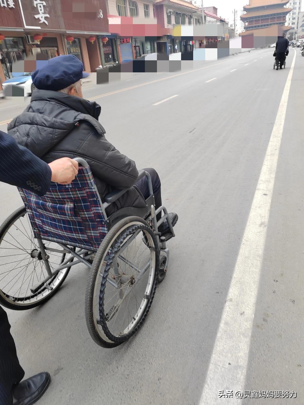 仿佛看到了自己老了的样子，不知道自己到时候能不能活那么久？

喘不上气来的时候，