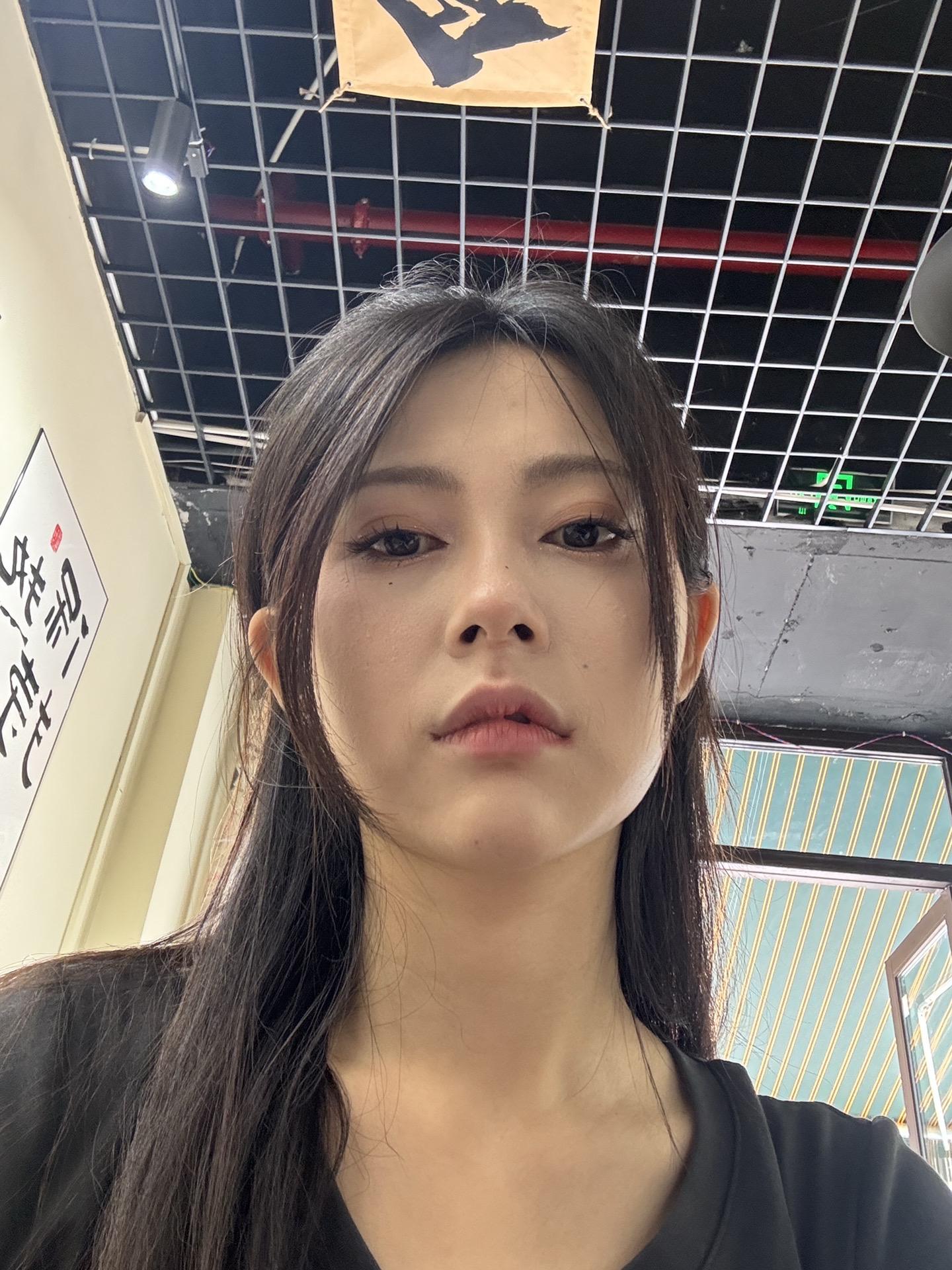 她既想死又想去巴黎