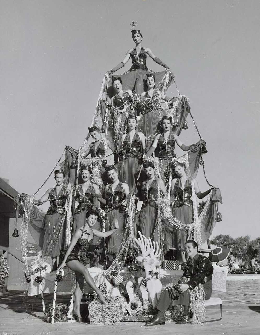 【来自投稿】1954年 拉斯维加斯 金沙酒店的show girl 拍摄宣传照 