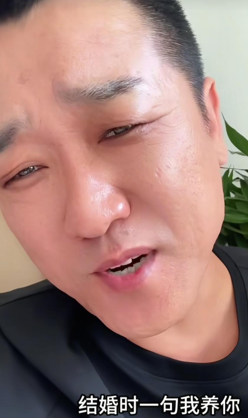 结婚和离婚最大的不同是什么？

结婚时他对你承诺：你什么不用干，我来养你。离婚时