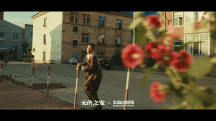 #张译跳舞像练武# 张译又开始放大招了，这不太协调的，四肢跳出来的舞的确有一点练