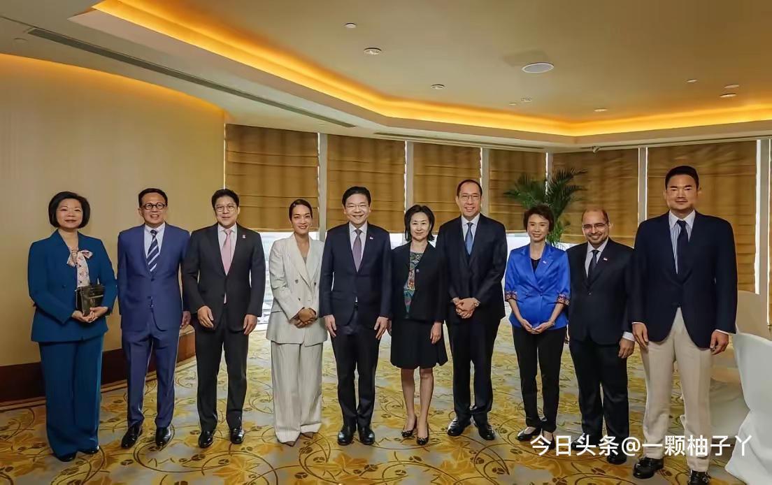 新加坡总理黄循财在博鳌论坛之后到访中国香港，还出席了一场高规格商界早餐会，现场阵