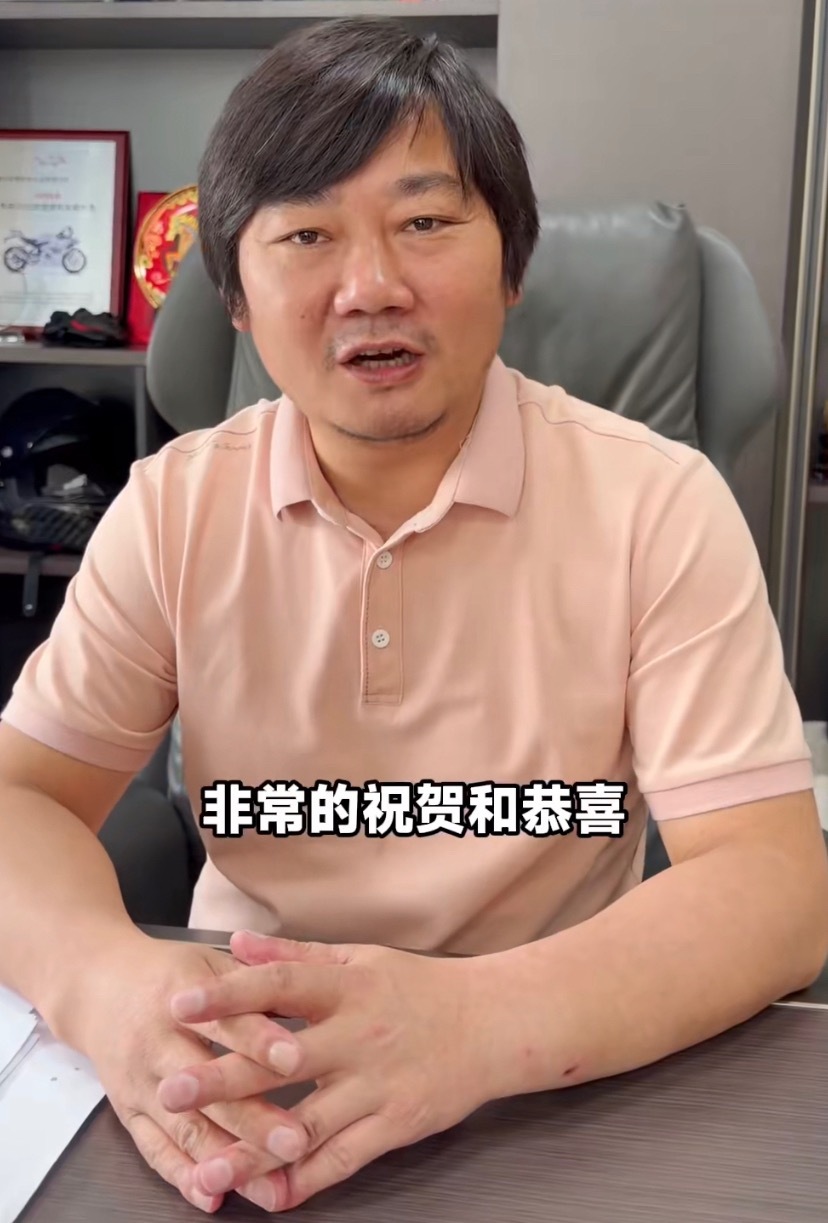张雪恭喜吉利张雪：恭喜吉利获得冠军，中国赛车中国车手获得冠军分量会更重。下个月张