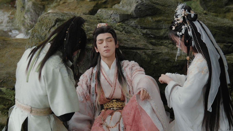 林允新剧割腕救人 林允新剧角色阿谁太绝了！罗云熙饰演的唐俪辞油尽灯枯时，她割腕放