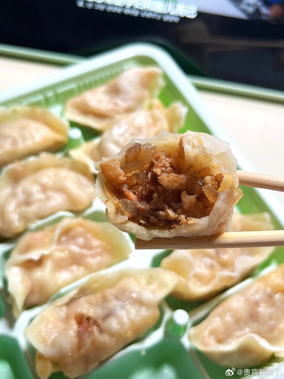 原来入伏才是祛湿黄金期四十度盛夏厨房闷热难忍，头伏饺子交给美团外卖，新鲜热饺送到