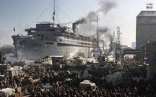 1945年1月，德国超级豪华游轮被苏联潜艇发射的三枚鱼雷击中，游轮马上沉入海底，