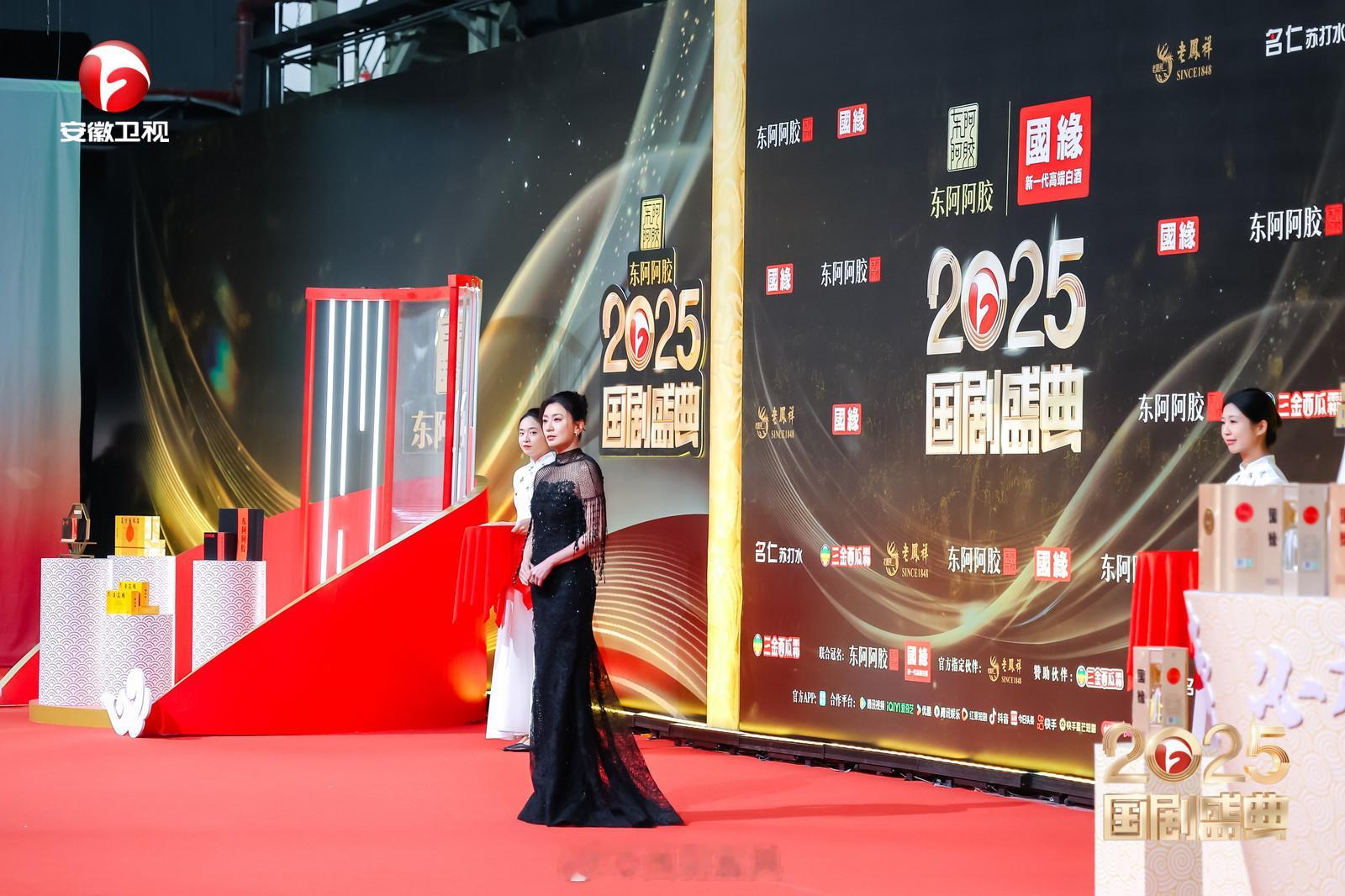 贾静雯   在复制粘贴的时代，你是手写的诗