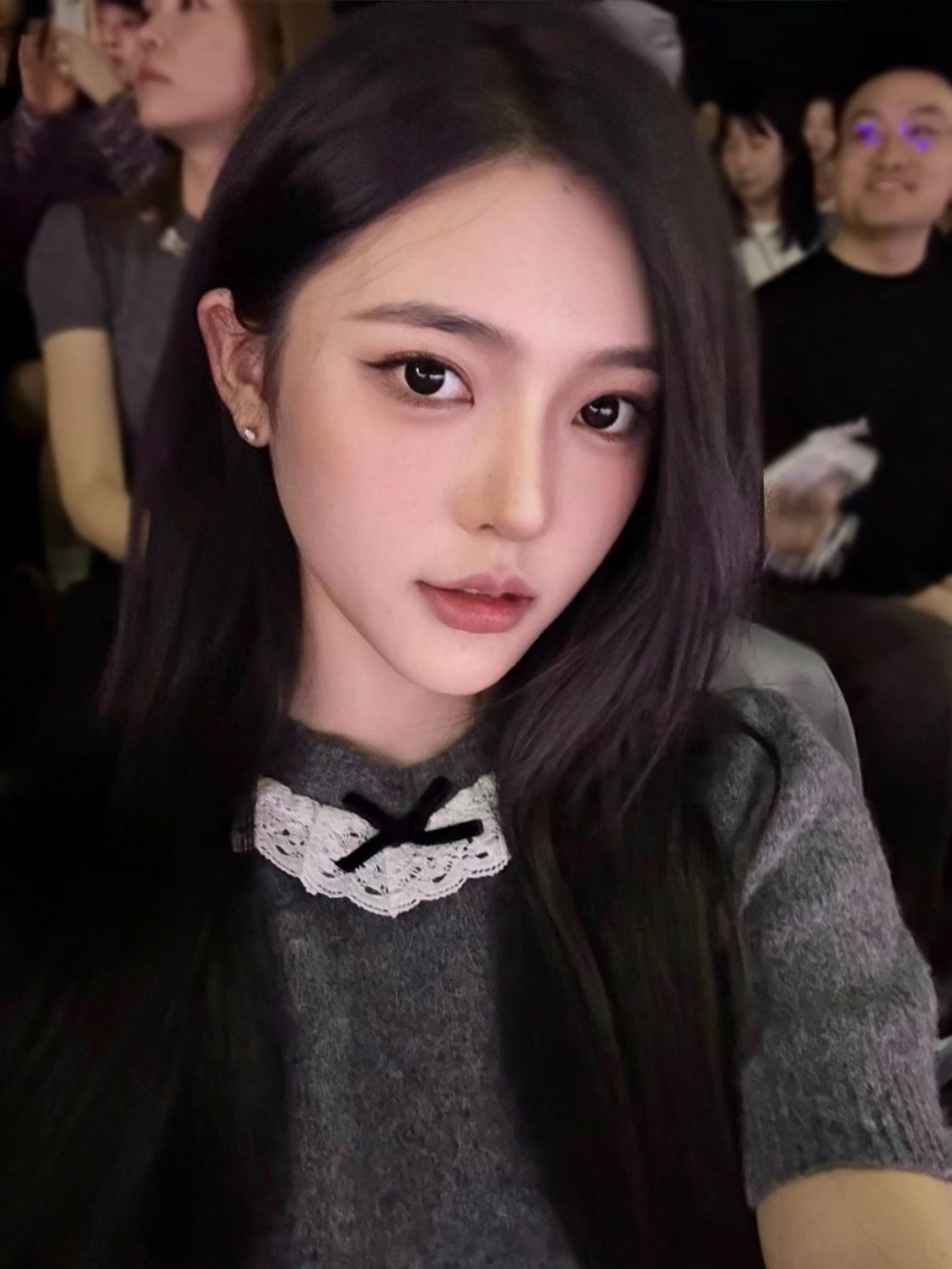 装美女好累 还好我是真的爱装 ​​​