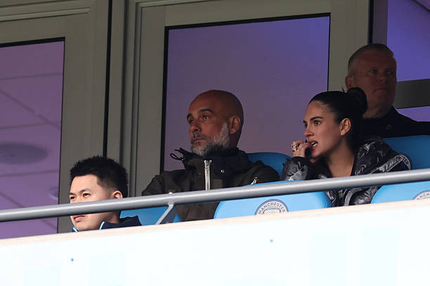 瓜和玛丽亚在看台督战