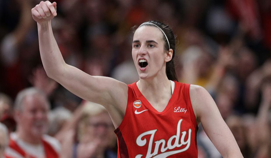 WNBA历史第一!女库里克拉克狂轰45+10刷爆纪录率狂热险胜北京时间7月18日