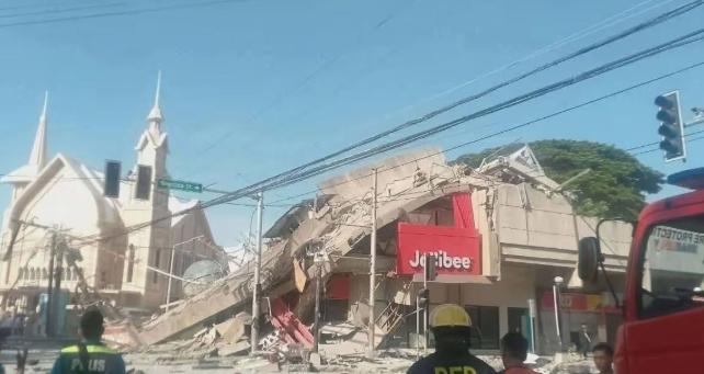 震后24小时，12国发声明却没一架救援飞机落地，菲律宾人在等什么？

12个国家