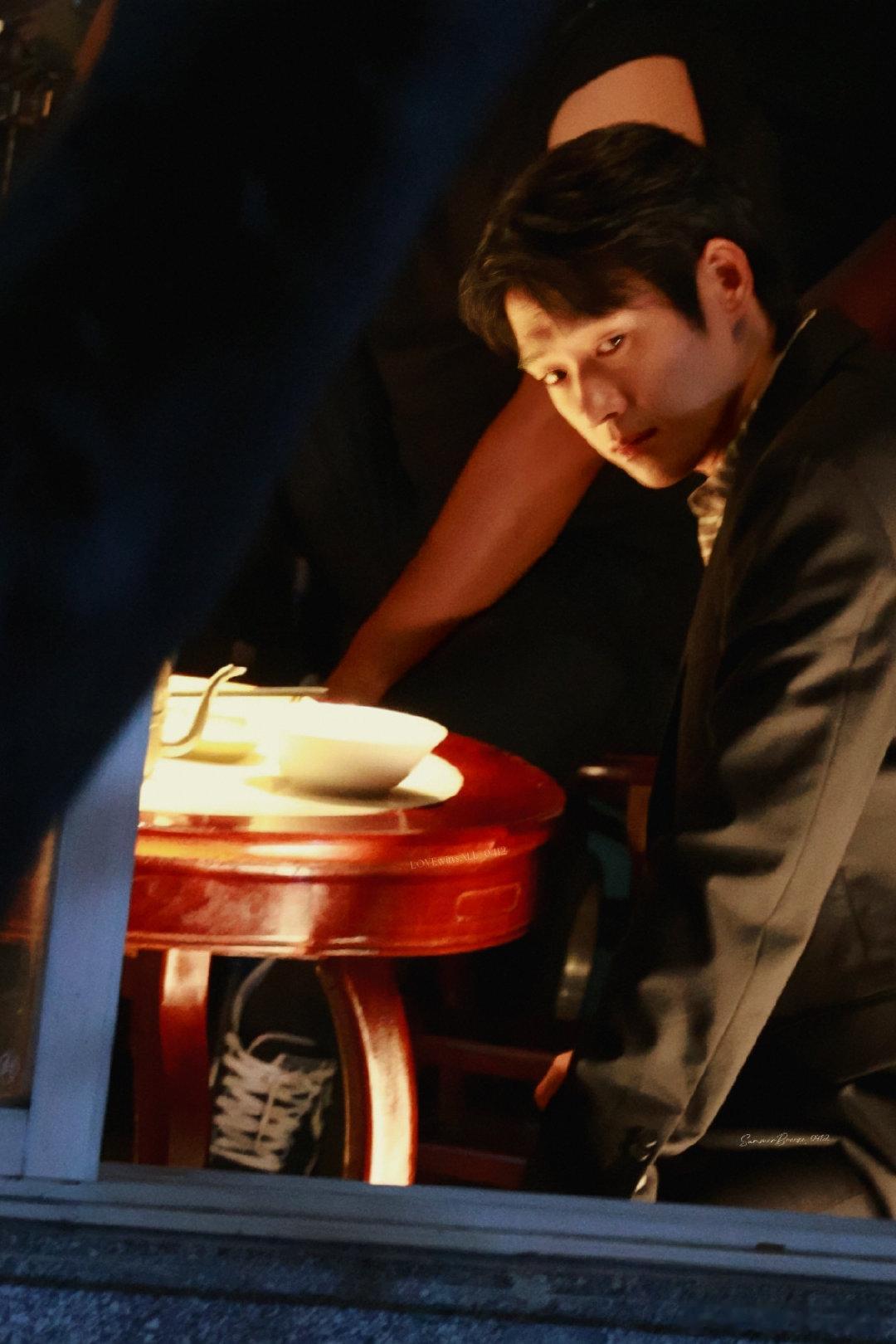 魏大勋的特长是腿长魏大勋的特长终于被正名了！腿长这一点真的没毛病，妥妥的天生男模