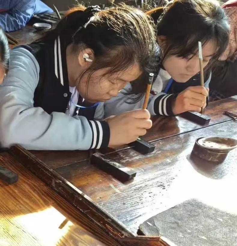 济南天山实验学校研学安徽行之五 徽州古城闻墨香  圣人门前拜师忙