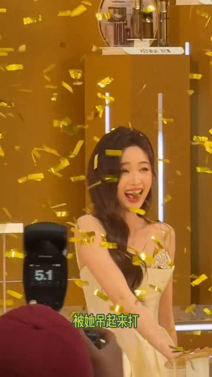 真的好奇怪，感觉程潇从爱豆转型成演员之后突然就不火了。在韩娱的时候，吴宣仪和周洁