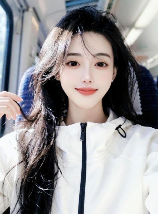 1.窗外风过，耳机里《月光不归》正温柔，这样的时刻，简单又治愈！