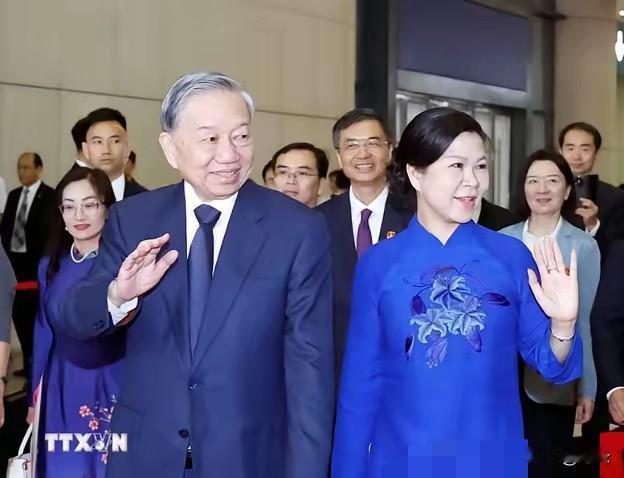 苏林前脚刚登上回国的火车，后脚中越联合声明就重磅砸下，一字一句全是实打实的合作红