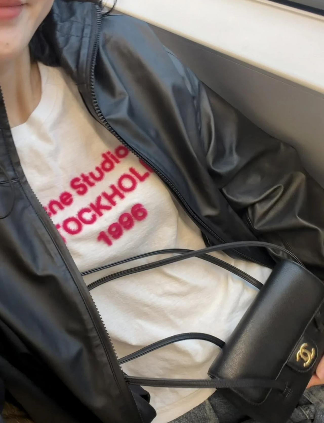 谁也没说今天这么冷啊！
今天穿什么香 居然冻死在上海￼￼￼￼￼[流泪][流泪][