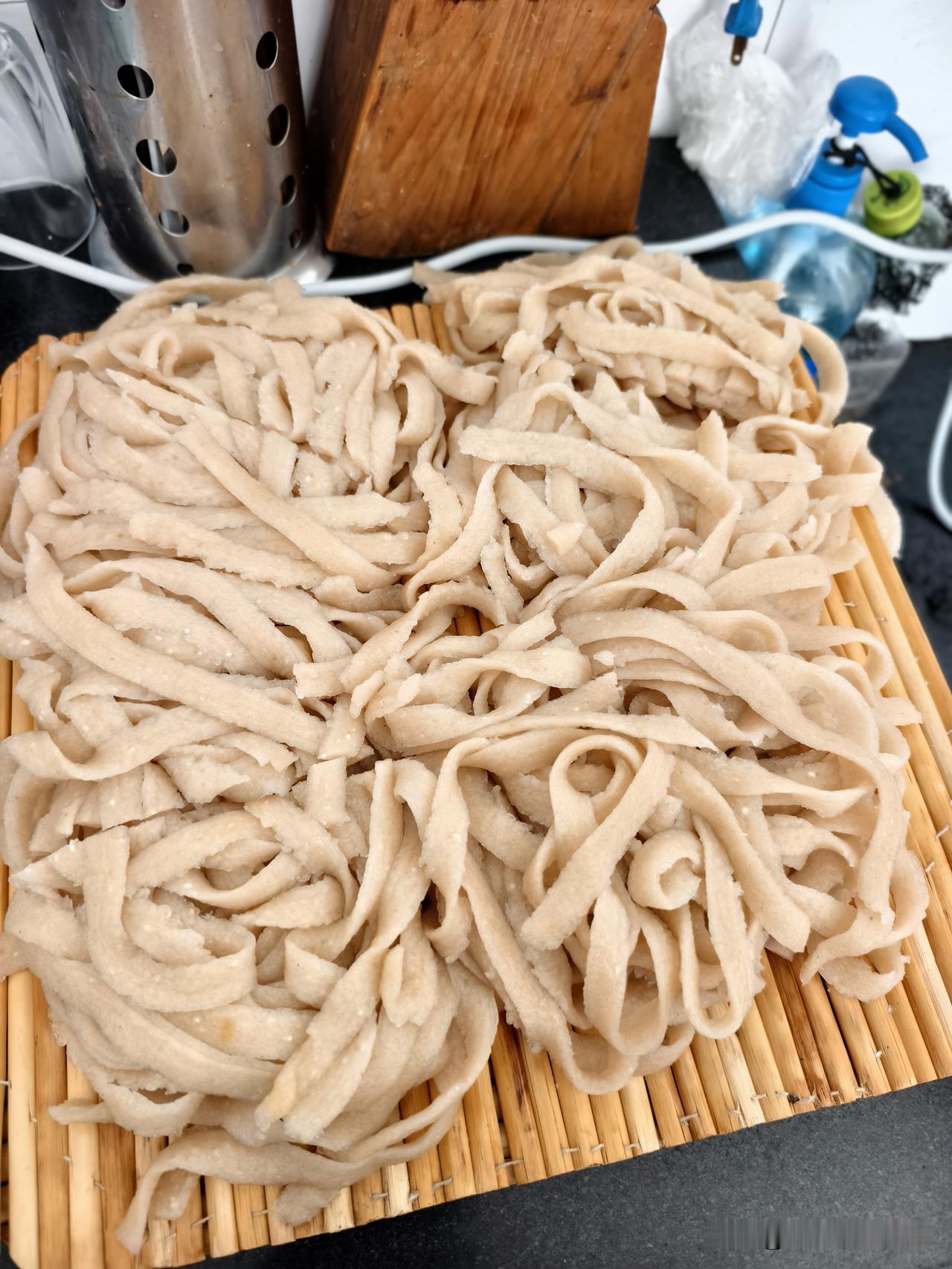 秋日生活打卡季 地标山西偏关小县城，猫妈家里因为去年供暖的时候，强制性的按照建筑