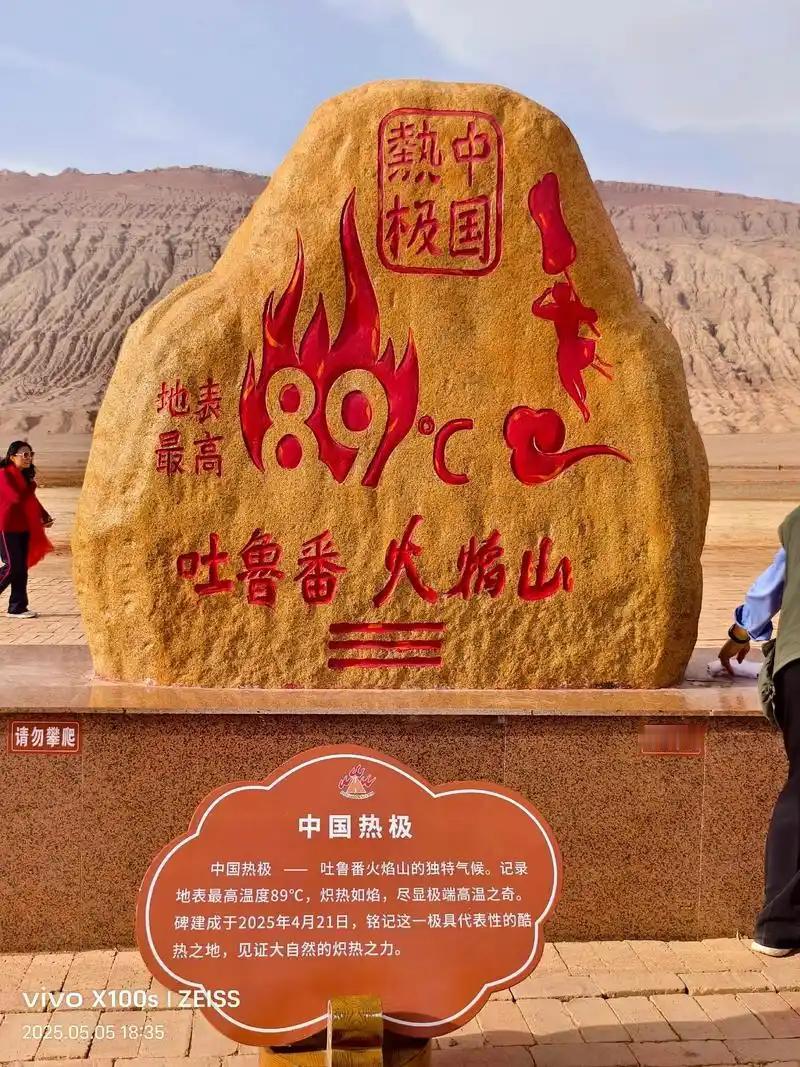 有人去武汉避暑？——
网上视频：一小伙自称从北京来到武汉避暑，受不了了……

