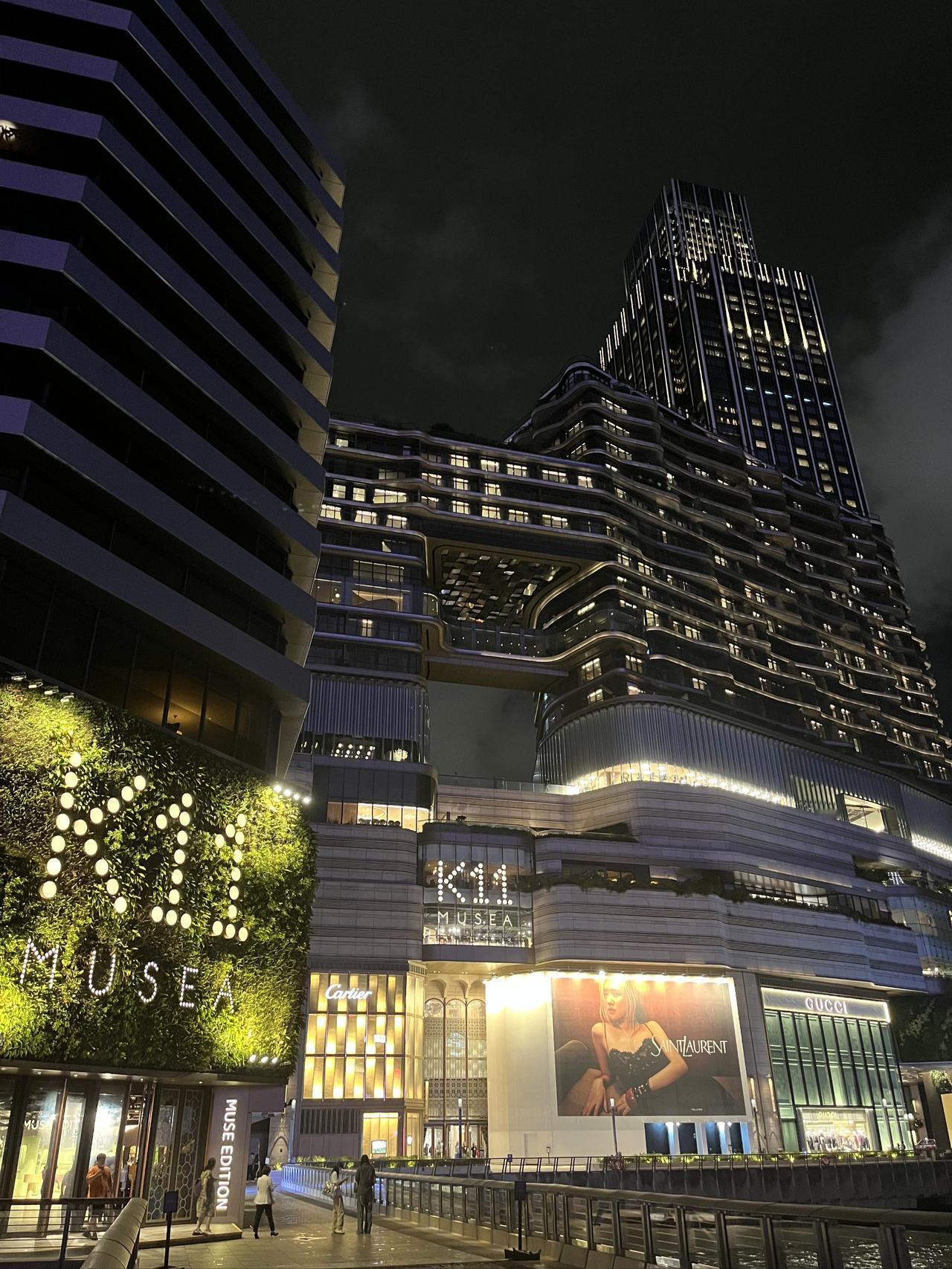 砸35亿抢黄金地标！京东阿里香港火拼，电商巨头憋啥大招？
 
京东又放大招，豪掷