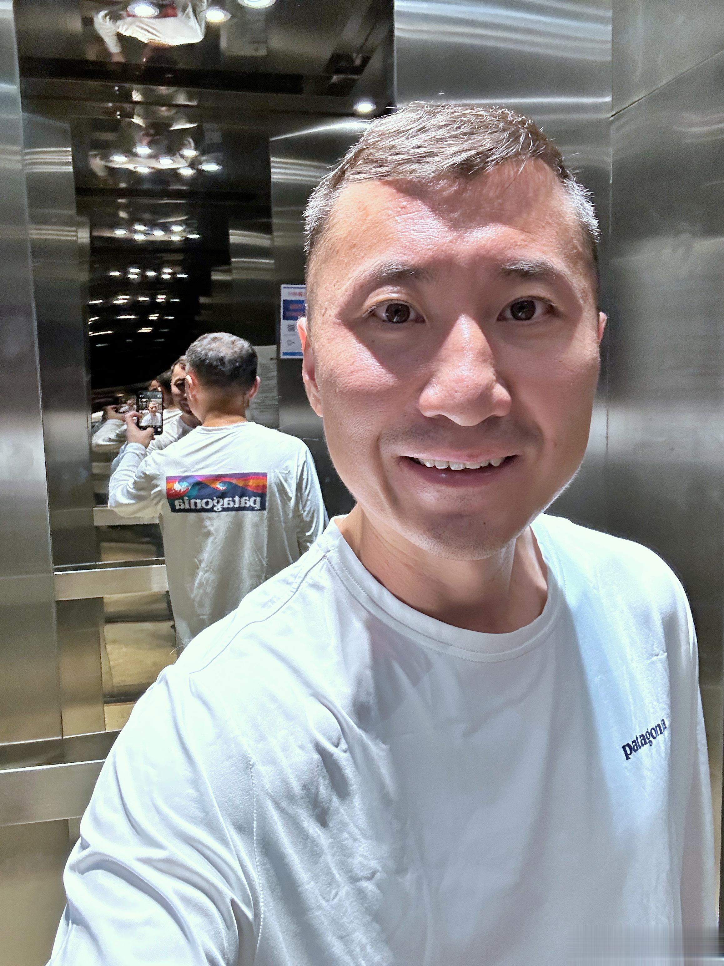 温暖的微笑是表达善意的通用语言。好梦~~~ ​​​