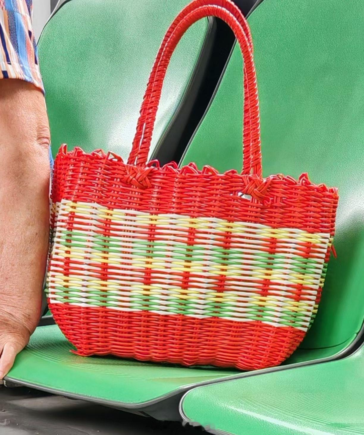 巴黎世家新款巴黎世家新款包，这个要多少钱啊？ 