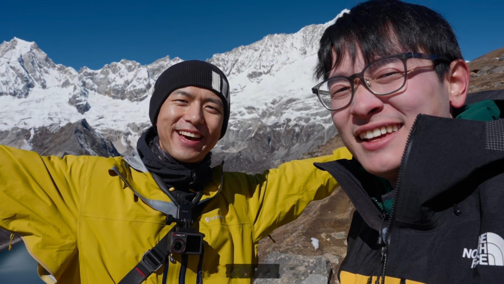 李现西藏徒步户外是最好的医美！太帅啦！而且李现去西藏开的是坦克，这也太对味儿了 