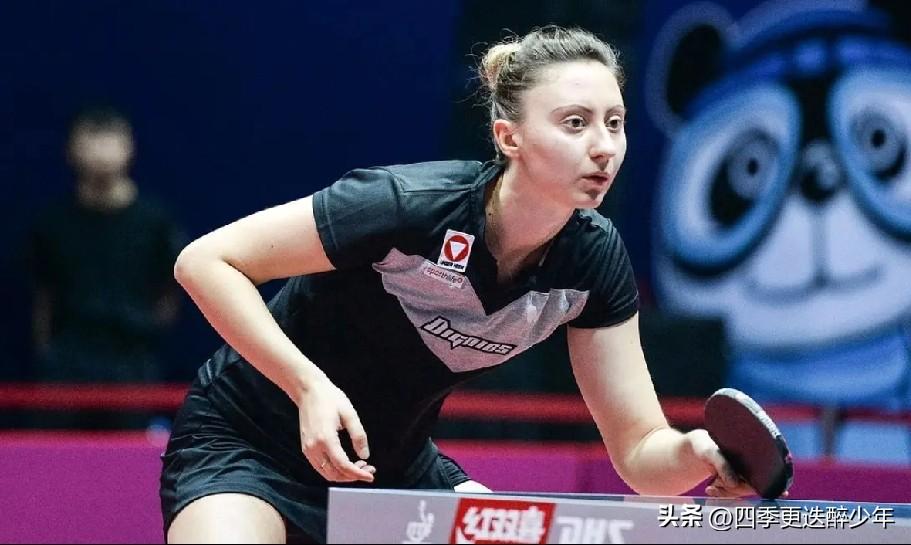 澳门世界杯女单小组赛第二轮：
波尔卡诺娃VS乔斯林•林。
第一局波尔卡诺娃开局打