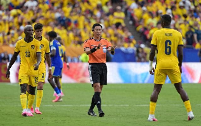 【世界杯】马宁世界杯主哨首秀！厄瓜多尔0比0库拉索