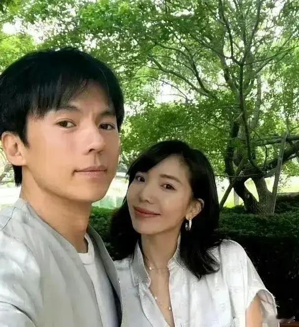 有网友问杨子和张婉婷哪个更恐怖，被张婉婷本人看到并回复了六个字：各有各的恐怖 ​